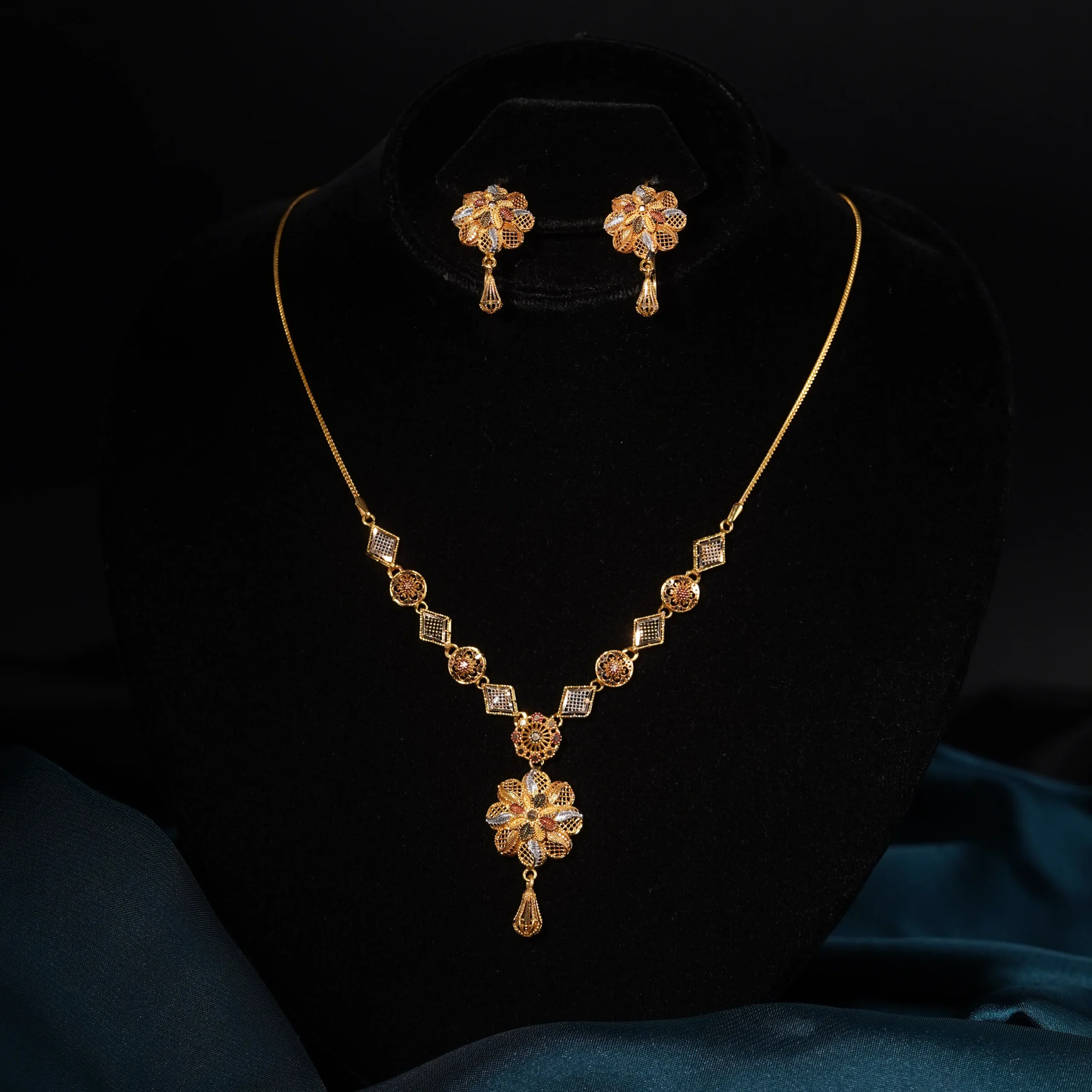 Celestia Aurelia Necklace Set