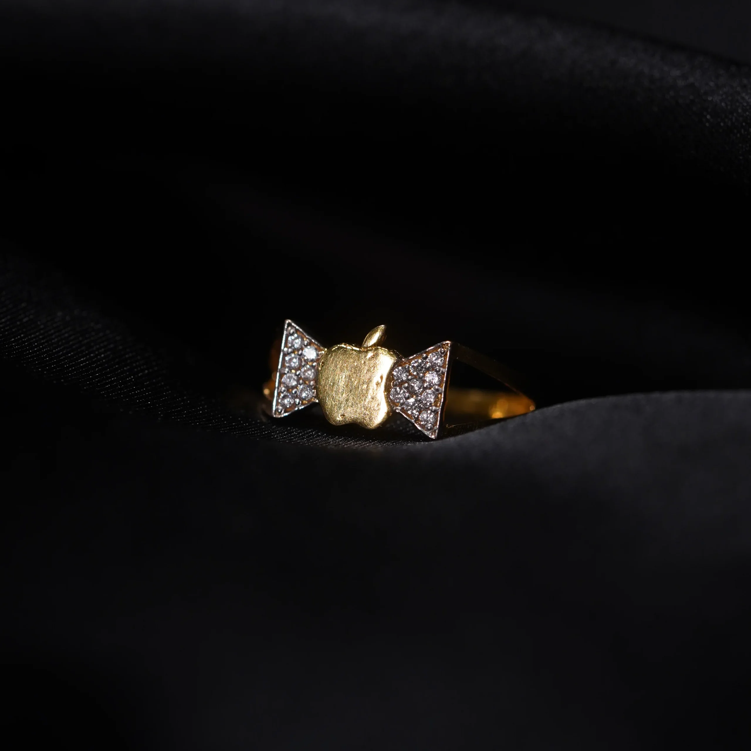 Sweetheart Apple Ring