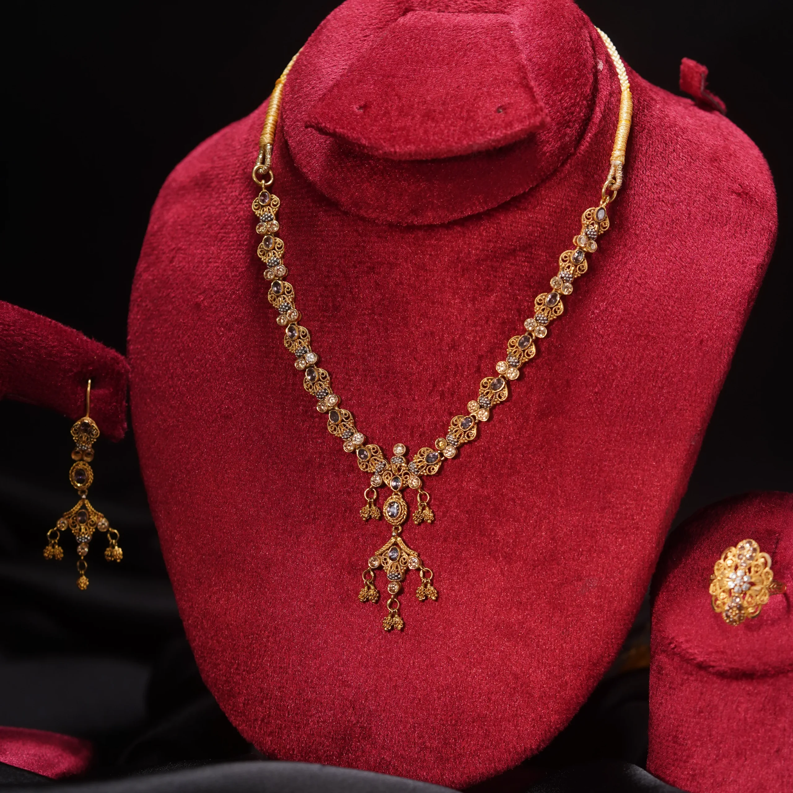 Golden Finesse Necklace Set